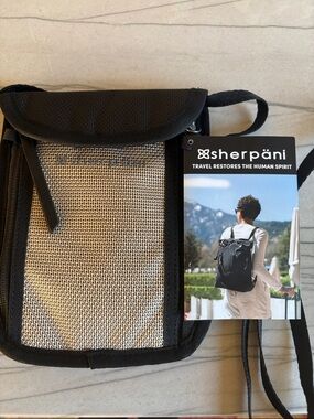Sherpani Black and Tan Mesh Front Bag